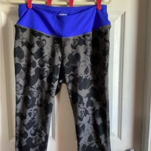 Torrid active capri length size 2